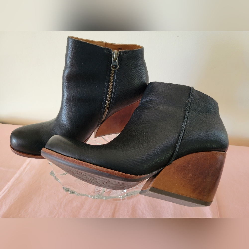 Kork Ease Natalya Burnished black leather Wedge Ankle Booties US 9 EUR 40.5